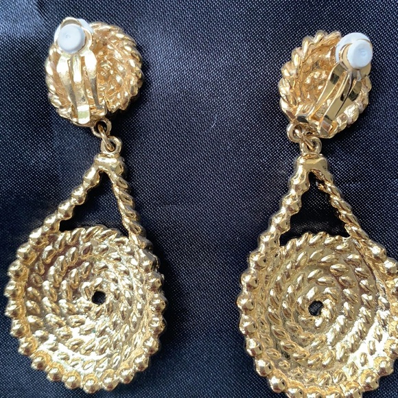 Vintage Clip on Fashion earrings - Picture 4 of 6
